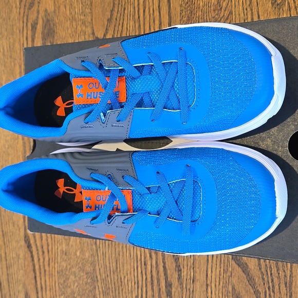 Undet Armour Sneakers - Picture 3 of 6